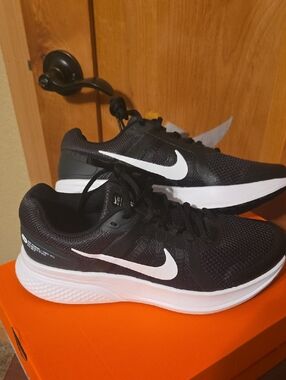 Nike Run Swift 2 Mens 8 Qomens 9.5
